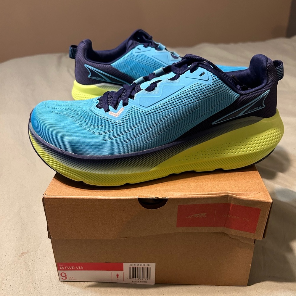 Men’s Altra FWD Via size 9 blue/green in new condition